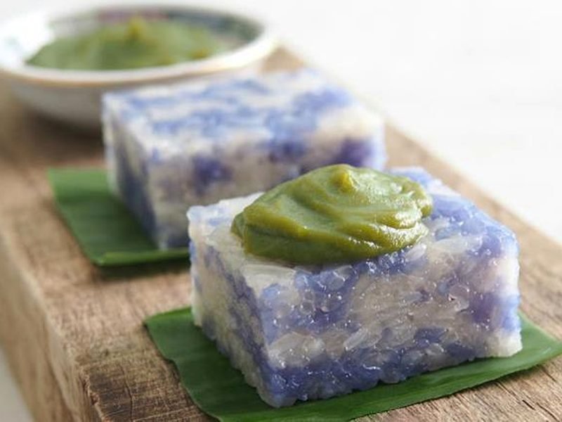 Pulut Tai Tai — blue pea flower glutinous rice with kaya